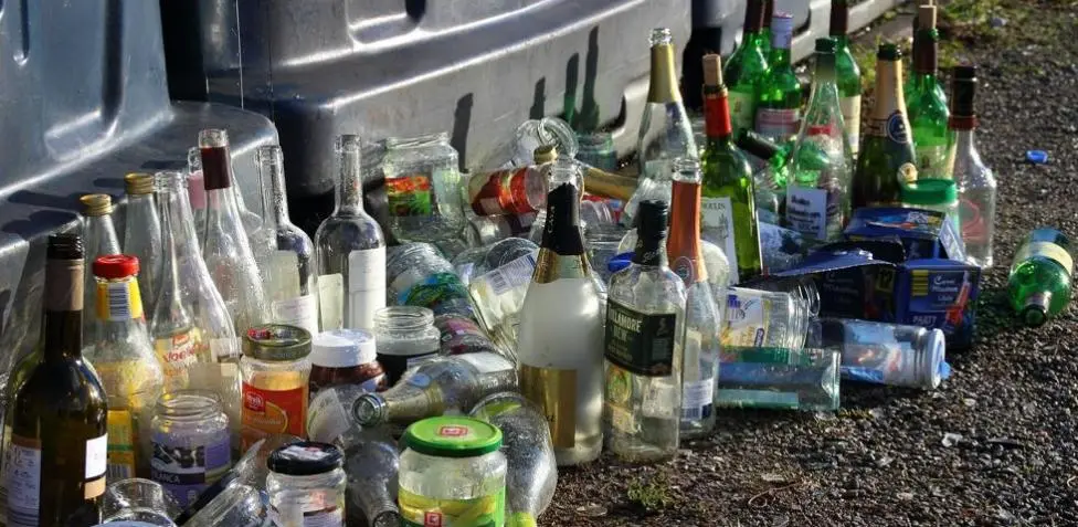 como se tiran las botellas de vidrio - Cómo botar botellas