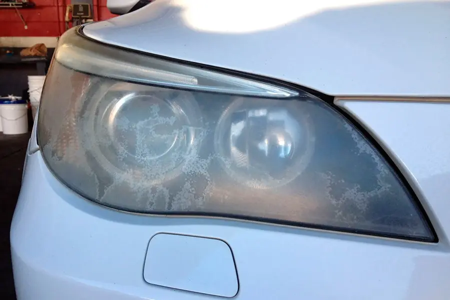 Pulir faros de cristal: cómo hacerlo y qué productos utilizar - Cómo limpiar los faros del coche con vinagre pulir faros de cristal - Cómo limpiar los faros del coche con vinagre
