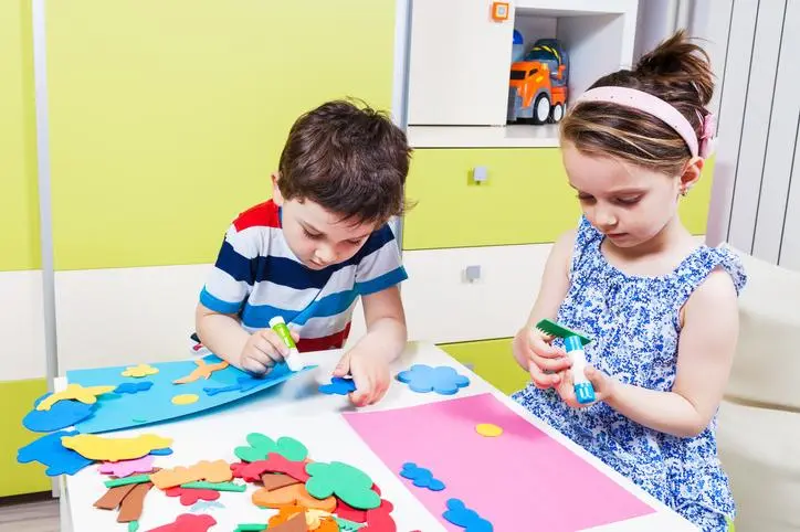 como pegar goma eva en vidrio - Cómo pegar goma eva con silicona líquida