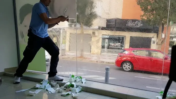 Cómo quitar un vinilo del cristal: Tutorial paso a paso - Cómo quitar vinilo esmerilado de vidrio como quitar un vinilo del cristal - Cómo quitar vinilo esmerilado de vidrio
