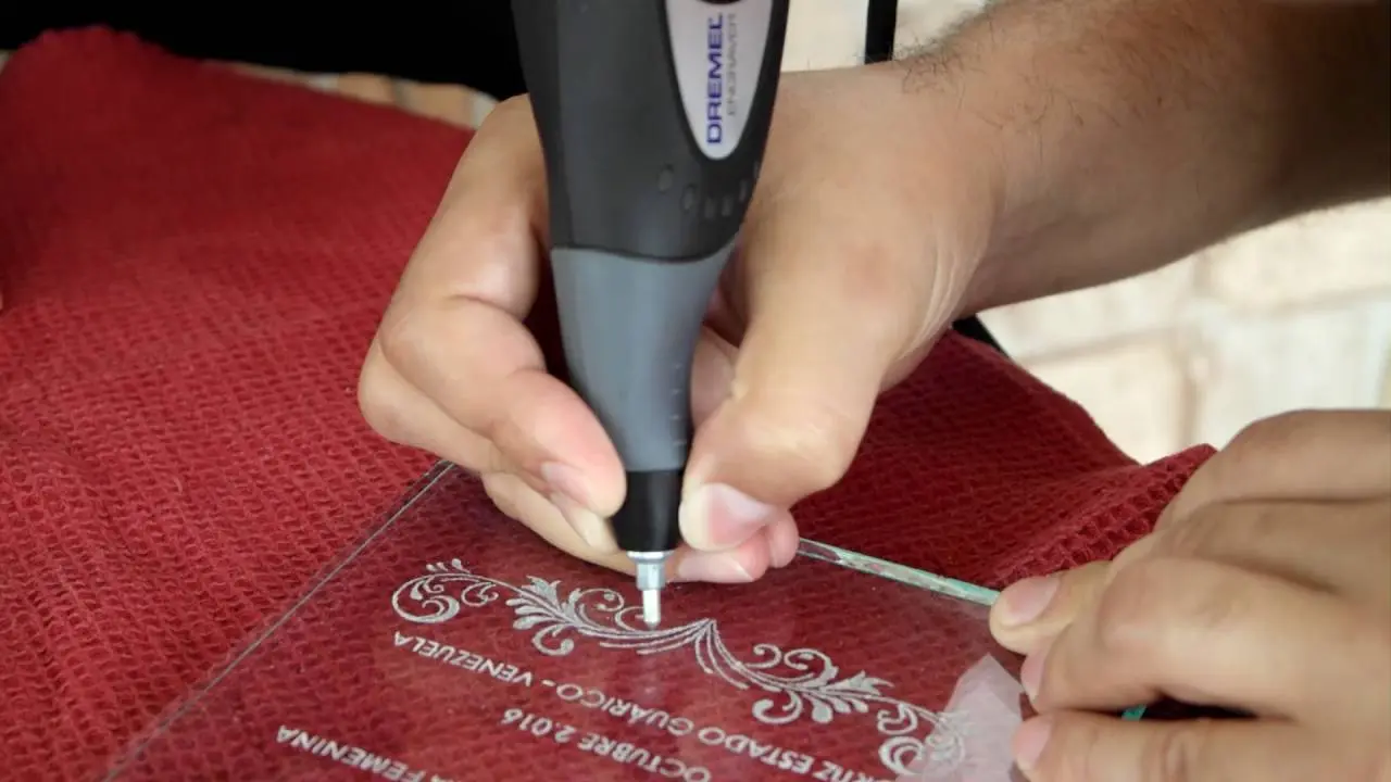 Tallado de vidrio con Dremel - Cómo se llama el ácido para grabar vidrios tallado de vidrio con dremel - Cómo se llama el ácido para grabar vidrios