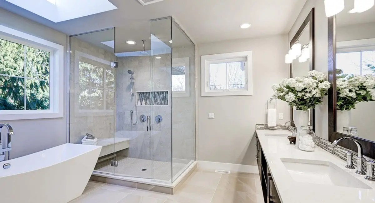 bañera con mampara cristal - Cómo se llama el vidrio para la ducha