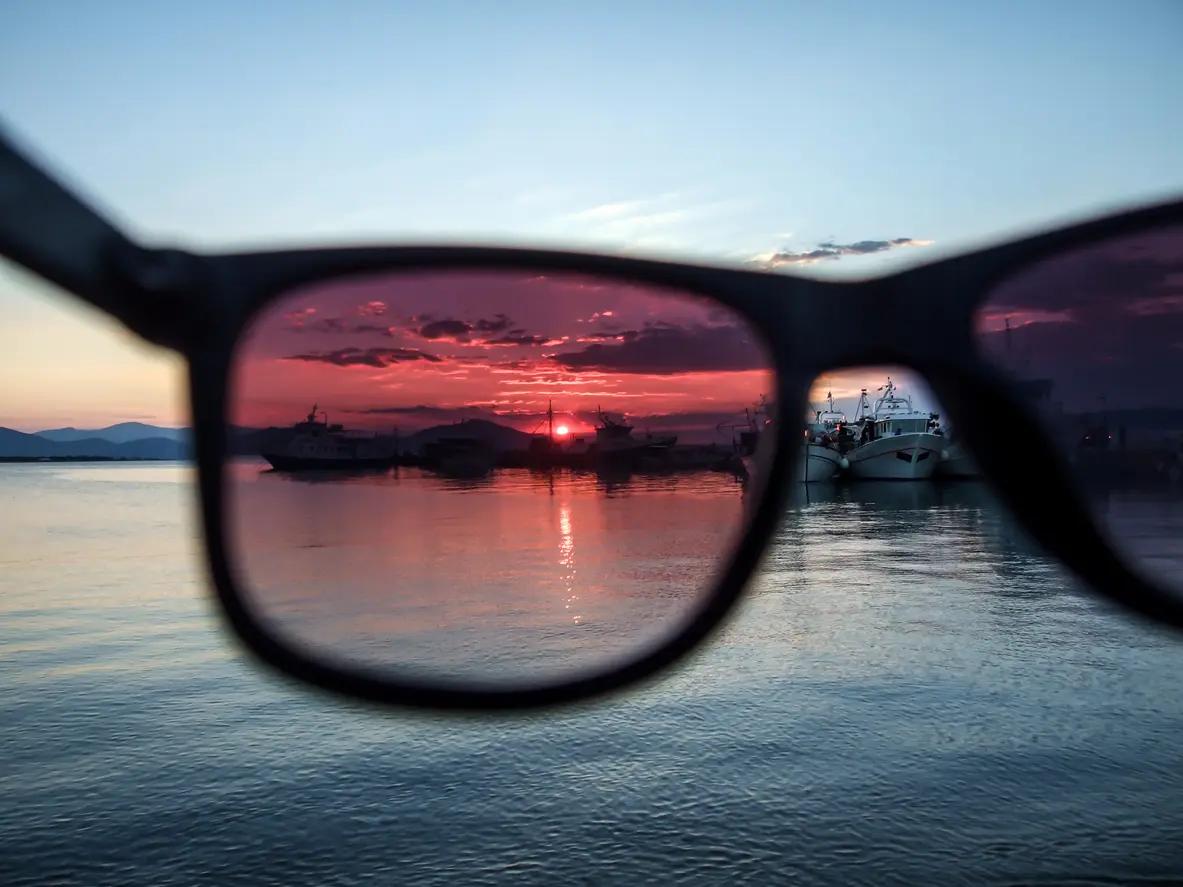 Gafas de sol con cristales polarizados: la mejor opción para proteger tus ojos - Cuál es la diferencia entre unos lentes polarizados y no polarizados gafas de sol con cristales polarizados - Cuál es la diferencia entre unos lentes polarizados y no polarizados