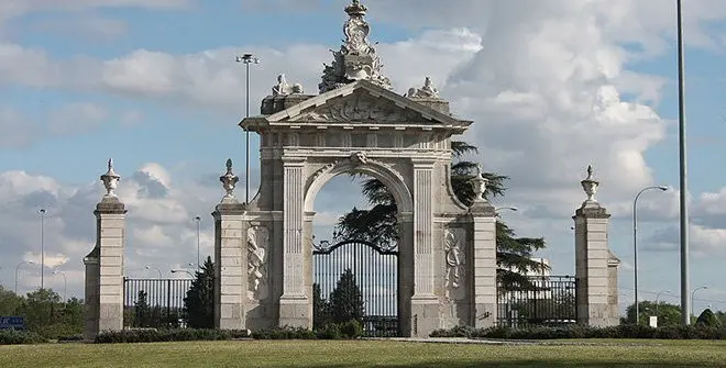 Puerta Hierro Vidrio Repartido: La elección perfecta para tu hogar - Cuándo se creó Puerta de Hierro puerta hierro vidrio repartido - Cuándo se creó Puerta de Hierro