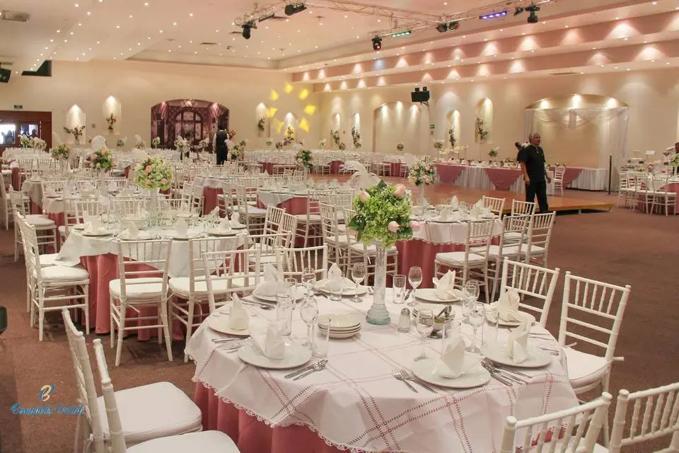 salones de fiesta cristal - Cuánto debe de medir un salón de fiestas