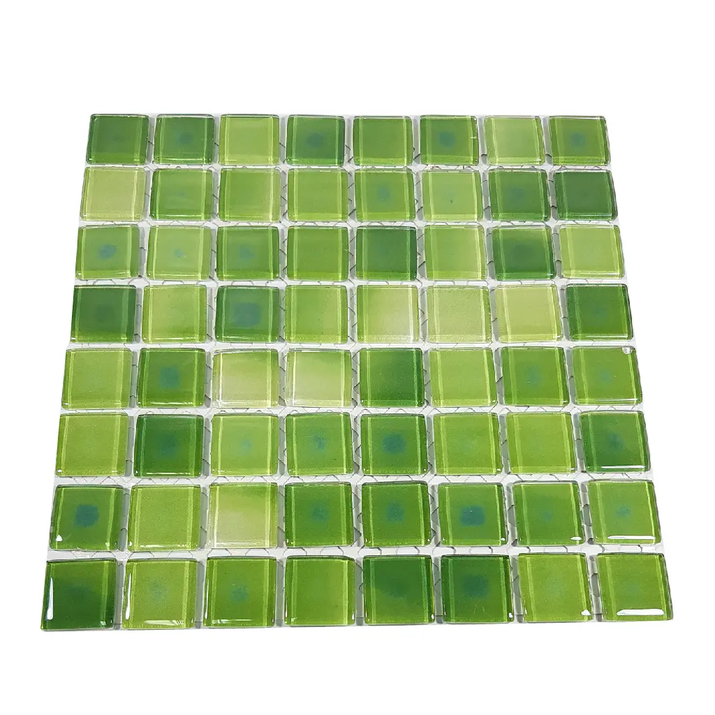 Planchas de venecitas de vidrio: decoración elegante y versátil