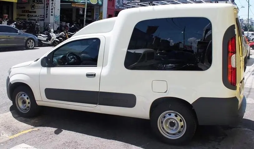 fiorino vidriada con asientos - Cuántos asientos tiene la Fiorino