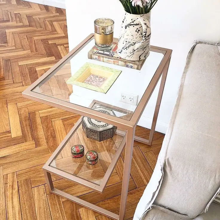 Mesa de luz flotante de vidrio: elegancia y funcionalidad en tu dormitorio