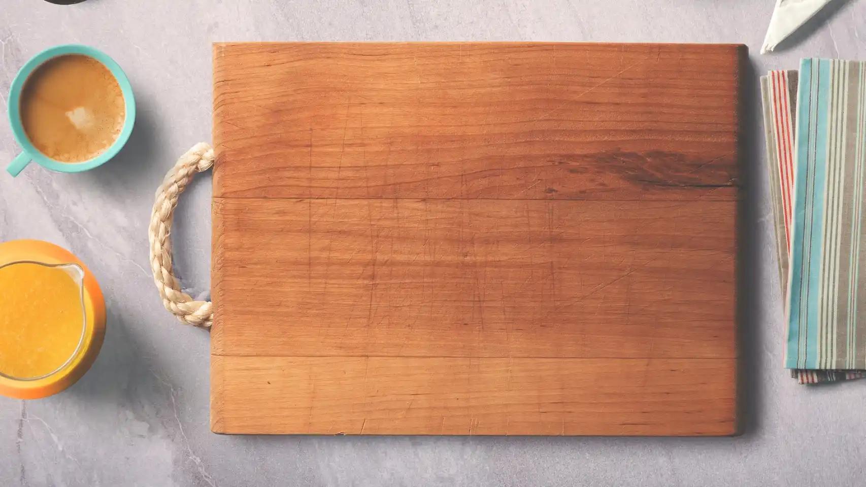 Las tablas de cortar de madera sí son seguras: cómo cuidarlas y limpiarlas  correctamente
