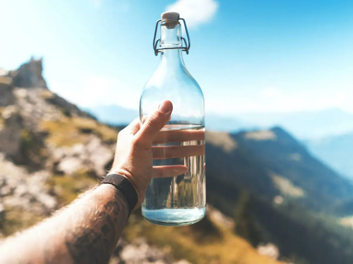 Tomar agua en botella de vidrio: beneficios para tu salud dental - Qué pasa si tomo agua en botella tomar agua en botella de vidrio - Qué pasa si tomo agua en botella