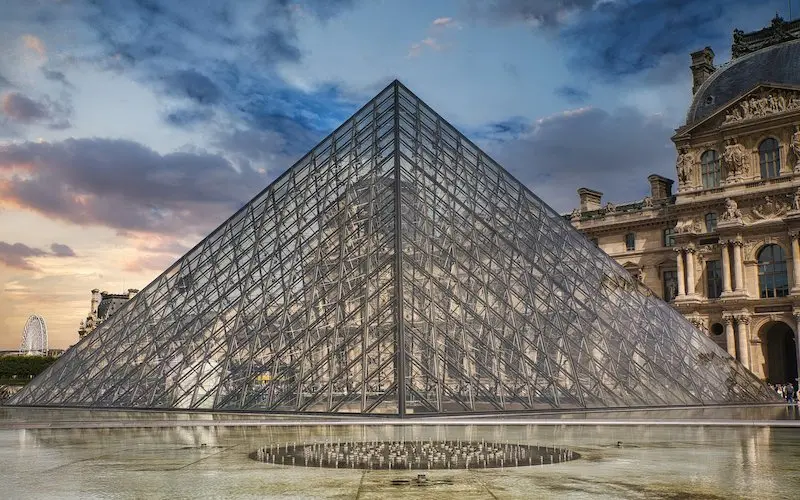 La Pirámide de Cristal del Louvre: Un Icono Arquitectónico en Francia - Quién hizo la pirámide de cristal del Louvre francia piramide de cristal - Quién hizo la pirámide de cristal del Louvre