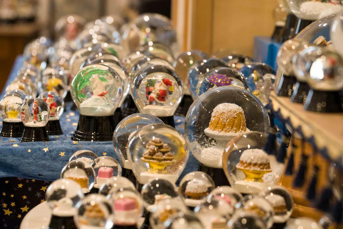 bolas de cristal con nieve - Quién inventó la bola de nieve
